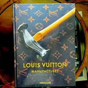 📚NEW!! Louis Vuitton Manufactures- Art Of Living 📚 FREE GIFT 🎁 💝